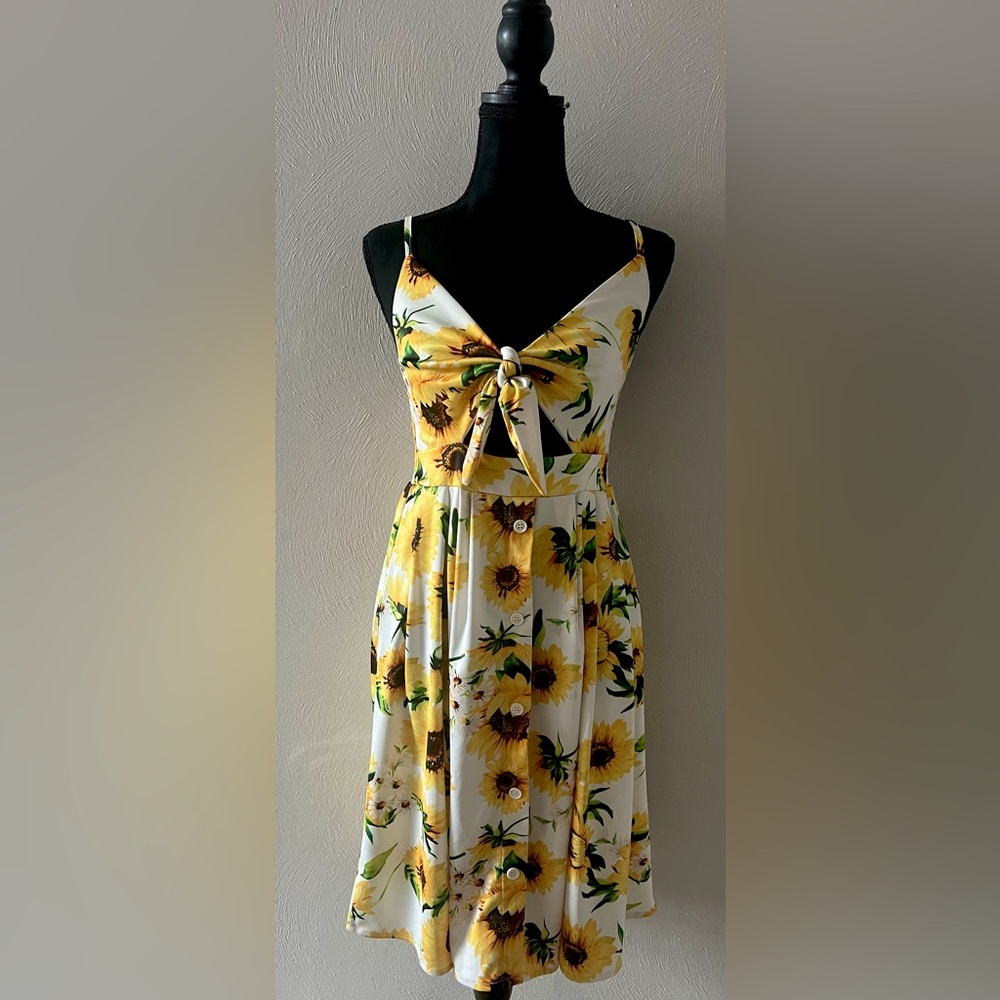 FANCYINN Womens Floral Prints Tie Front Button Down Spaghetti Strap Dress Small